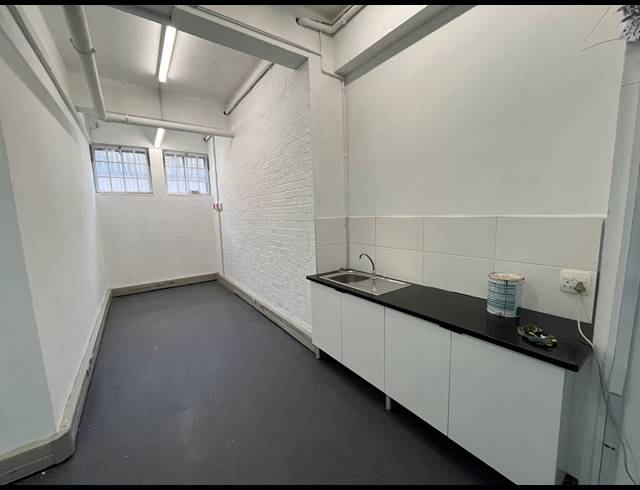 69M² BUSINESS TO LET IN WOODSTOCK